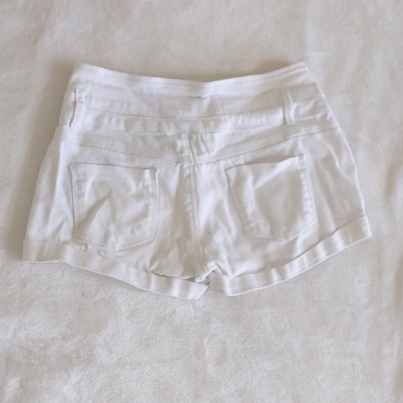 White short shorts - Picture 2 of 2
